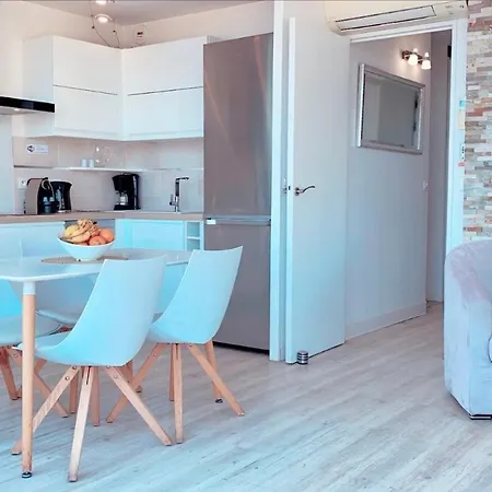 Costa Plana - Bright & Confortable Corner דירה